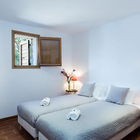 La Testa Sleeps 3 Pool Air Con Figari (Corsica)
