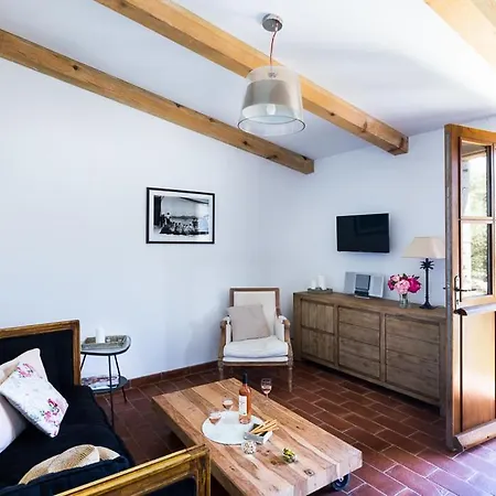 La Testa Sleeps 3 Pool Air Con *