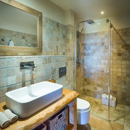 La Testa Sleeps 3 Pool Air Con Villa